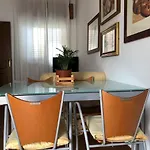 Casa Dorina, Charme E Comfort A 100 M Dal Mare Апартаменты Донналуката