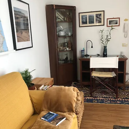 Casa Dorina, Charme E Comfort A 100 M Dal Mare Апартаменты Донналуката